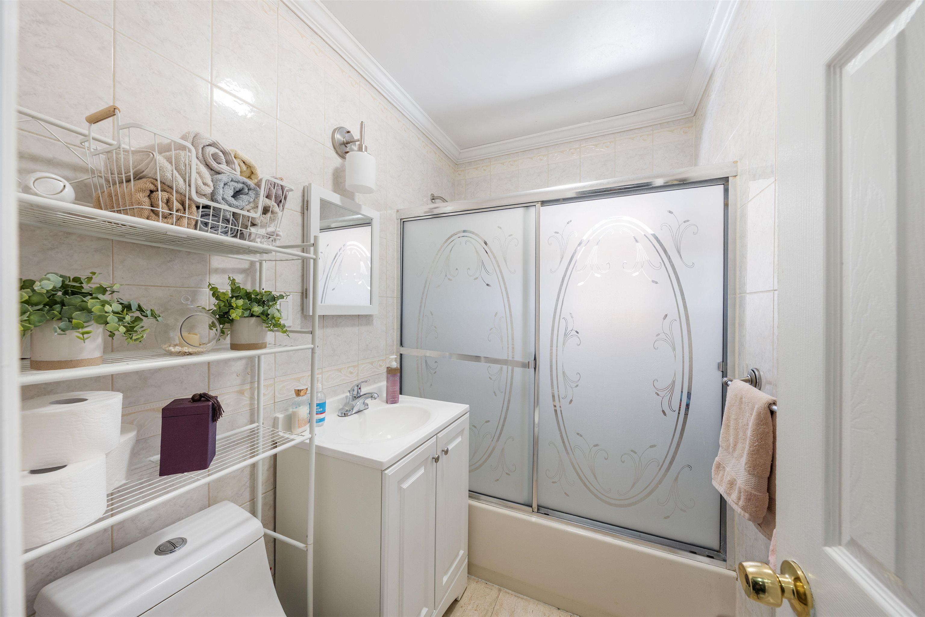 133 33rd Street, Union City, Union City, NJ 07087 - Property photo 5 of 32