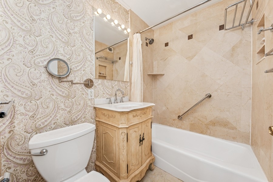 333 East 66th Street #9H, Lenox Hill, Manhattan, NY 10065 - Property photo 4 of 8