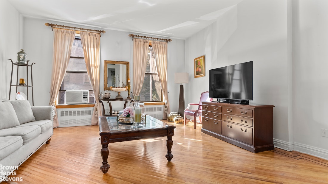 563 West 161st Street, Washington Heights, Manhattan, NY 10032 - Property photo 2 of 11