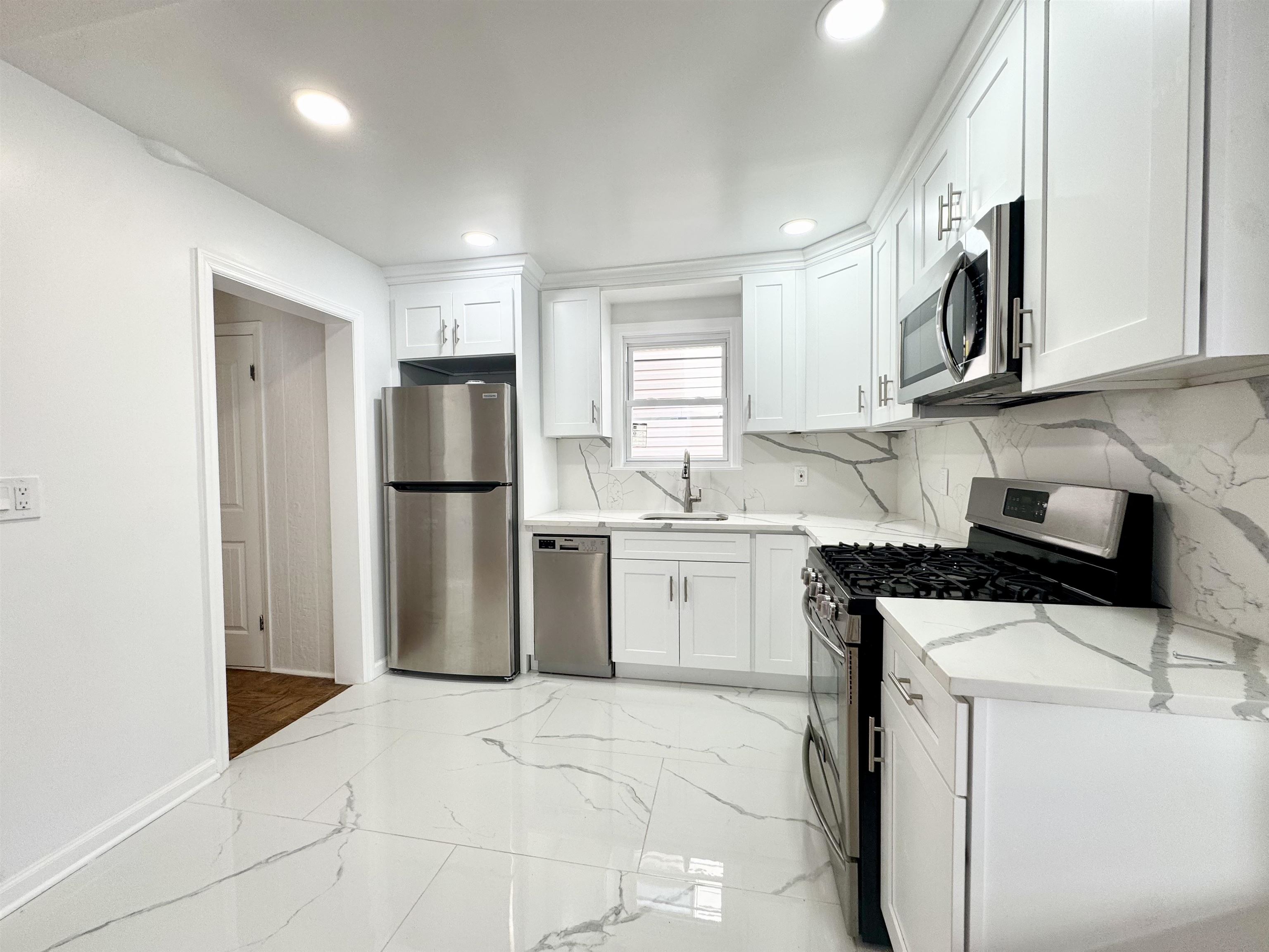 9005 DURHAM Avenue, North Bergen Township, North Bergen, NJ 07047 - Property photo 3 of 26