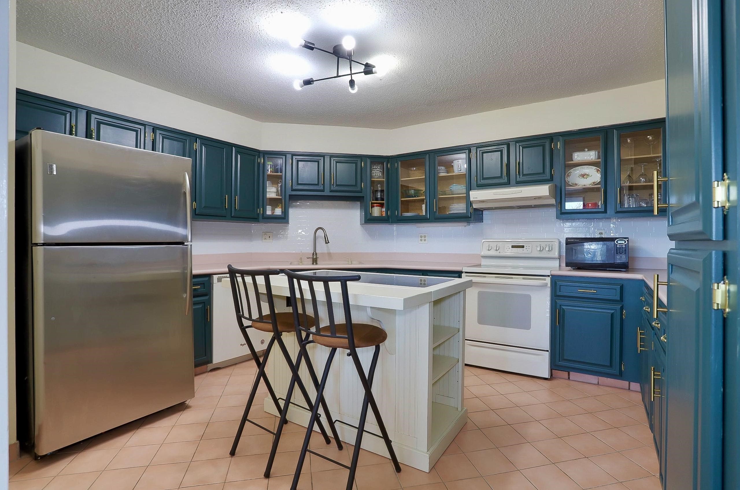 525 HARMON COVE TOWER, Secaucus Town, Secaucus, NJ 07094 - Property photo 4 of 36