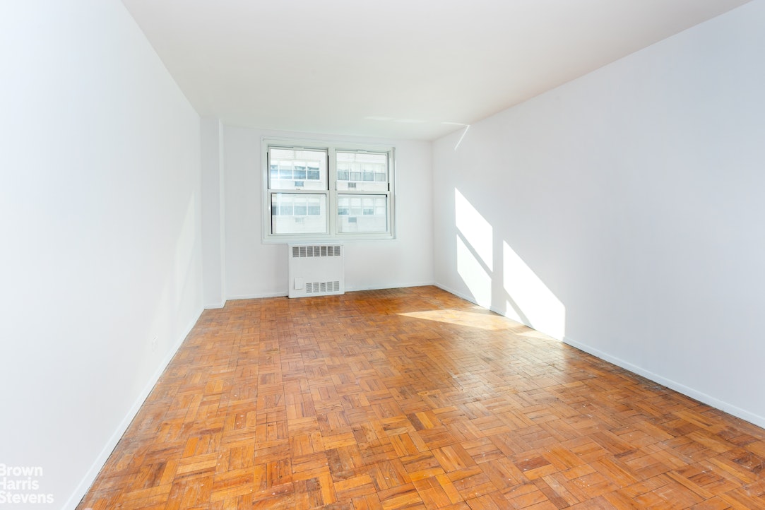 315 East 70th Street #8G, Lenox Hill, Manhattan, NY 10021 - Property photo 4 of 11
