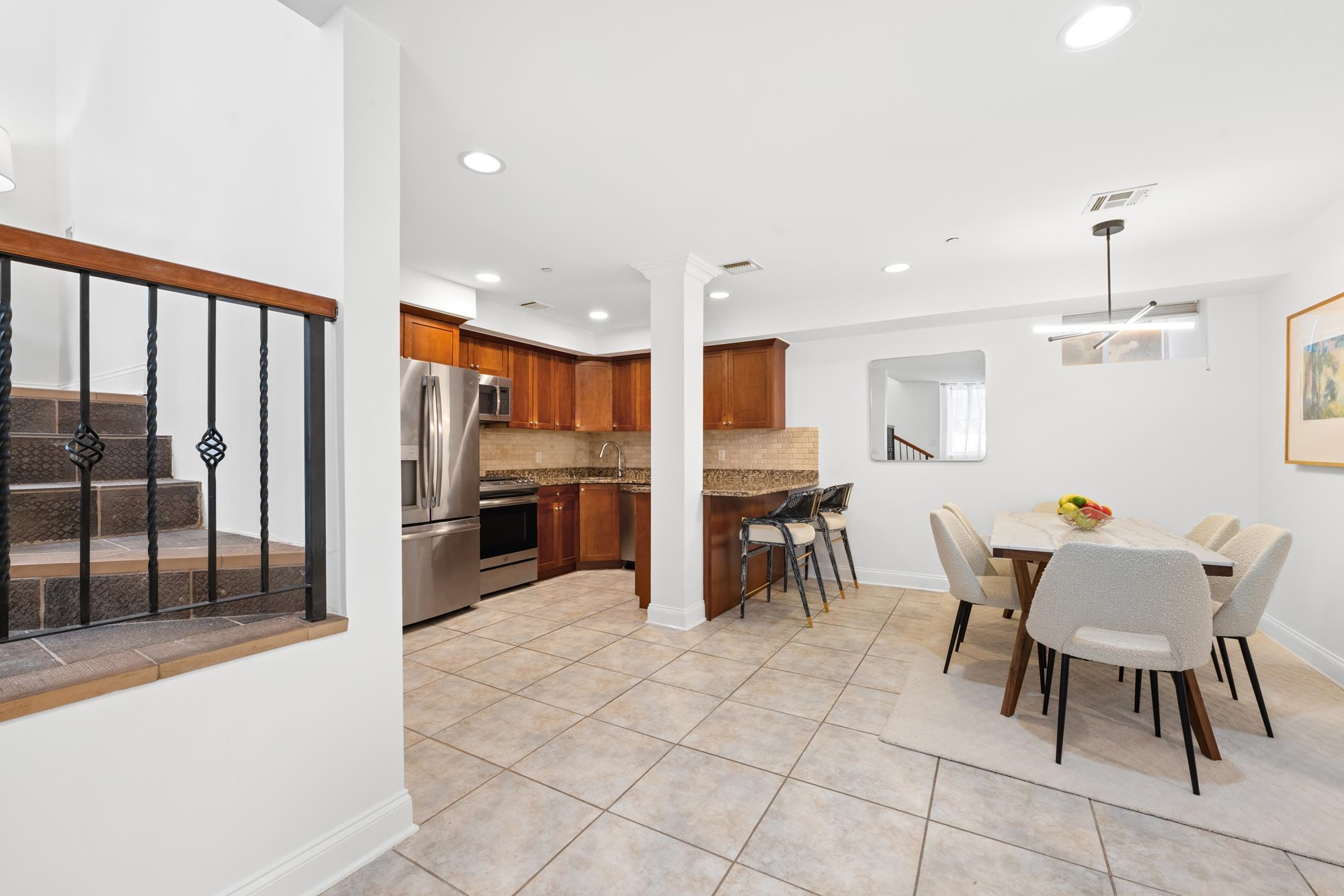 209 PALISADE Avenue, Union City, Union City, NJ 07087 - Property photo 3 of 35