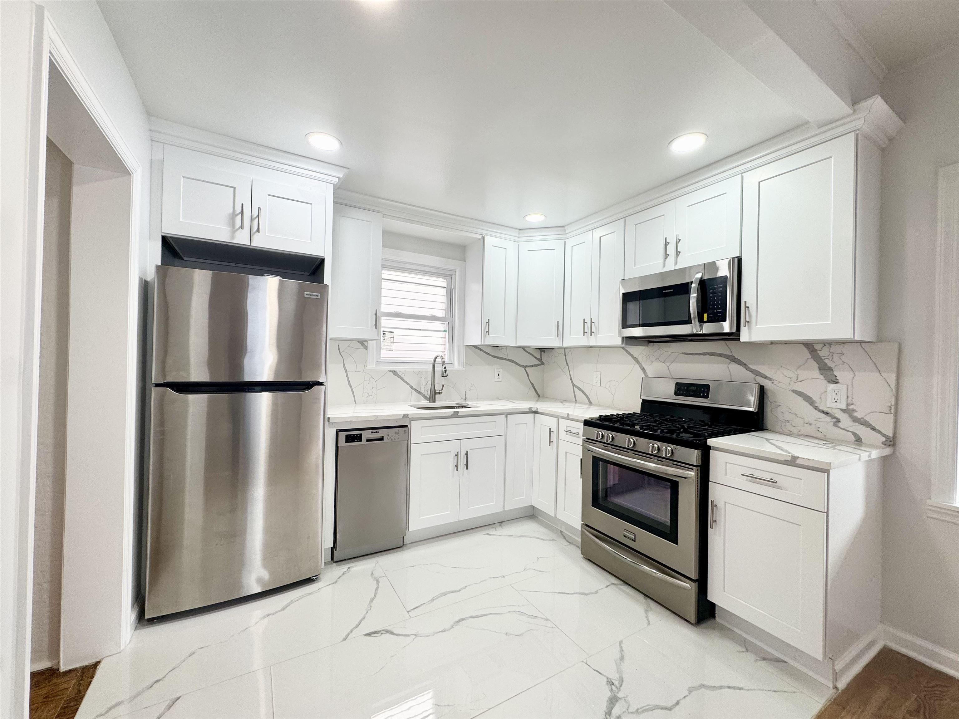 9005 DURHAM Avenue, North Bergen Township, North Bergen, NJ 07047 - Property photo 2 of 26