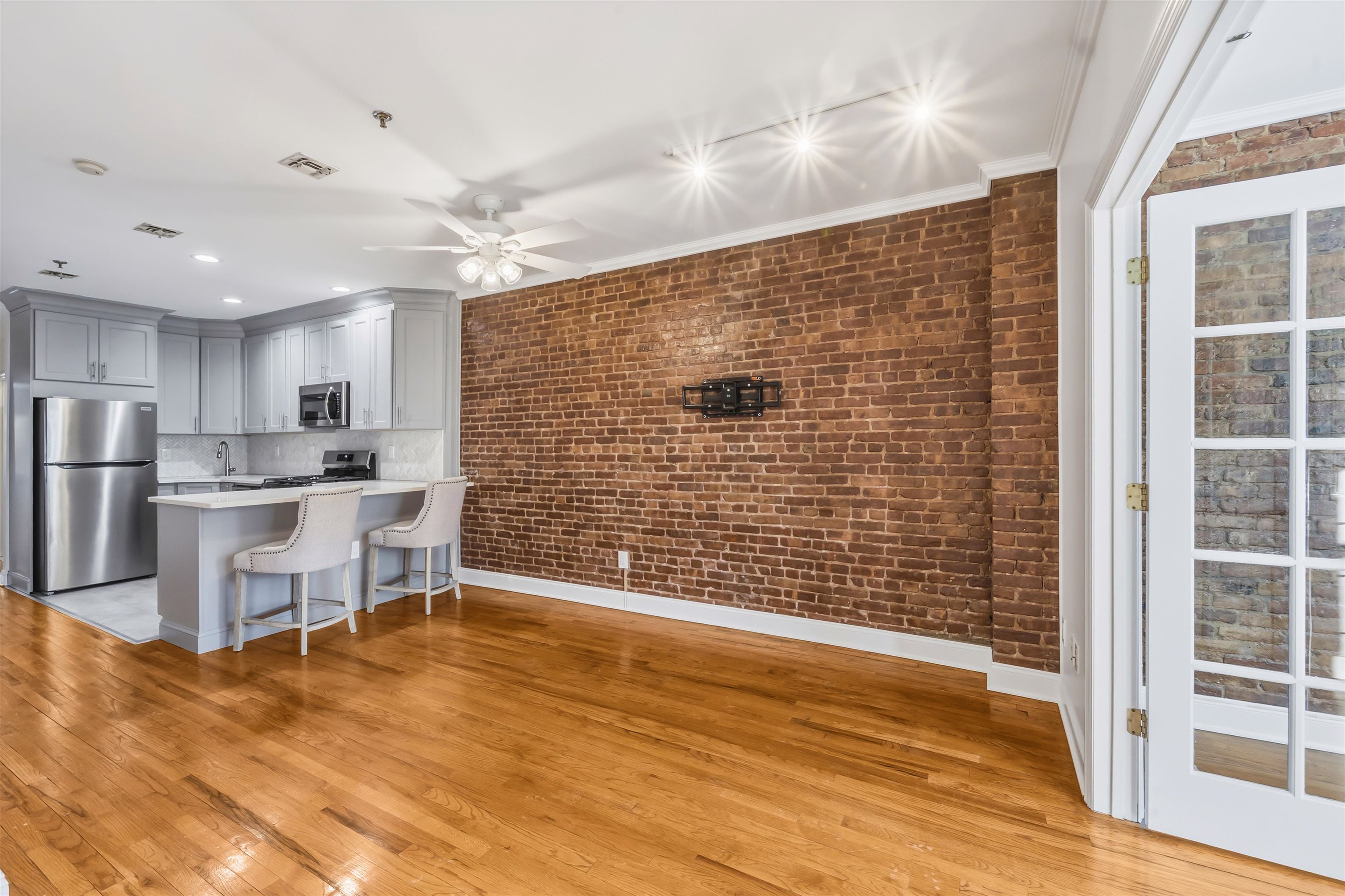 919 PARK Avenue, Hoboken City, Hoboken, NJ 07030 - Property photo 2 of 23