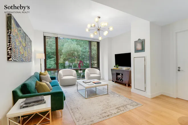 230 East 20th Street #33, New York, NY 10003