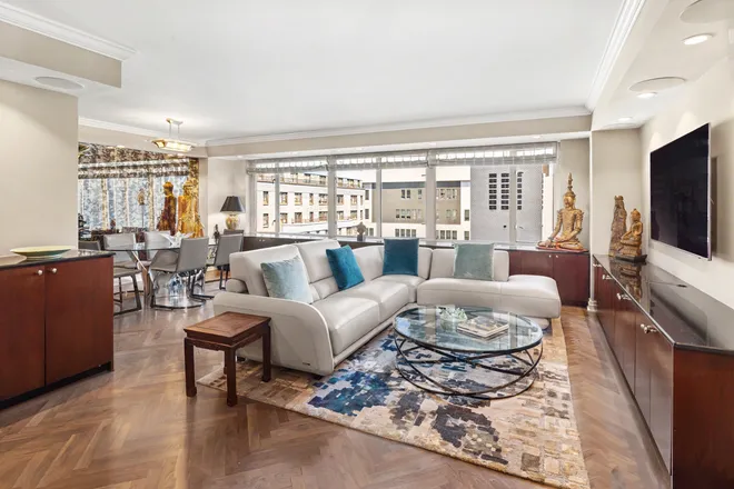 200 East 57th Street #17G, New York, NY 10022
