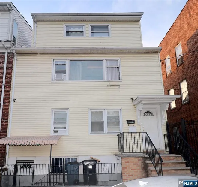 233-235 Adams, Newark, NJ 07105