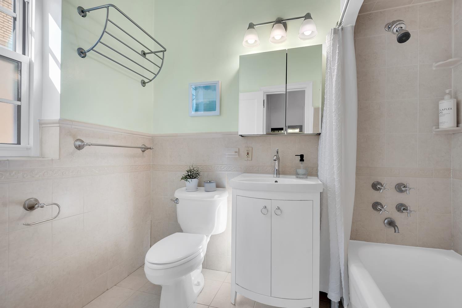 35-25 77th Street #B44, Jackson Heights, Queens, NY 11372 - Property photo 4 of 7