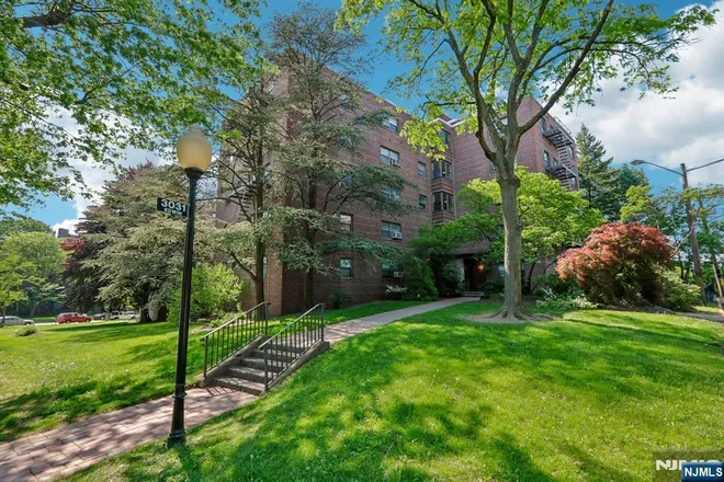 3031 Edwin #4H, Fort Lee, NJ 07024