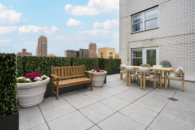 301 East 75th Street #19B, New York, NY 10021