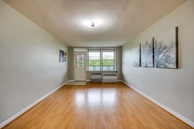 525 OCEAN Parkway #4J, Brooklyn, NY 11218