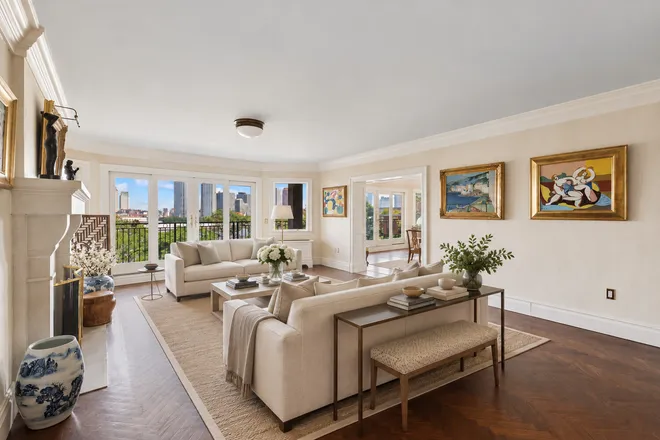 25 BEEKMAN Place #4, New York, NY 10022