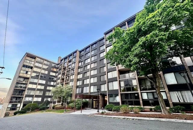 9060 PALISADE Avenue, North Bergen, NJ 07047