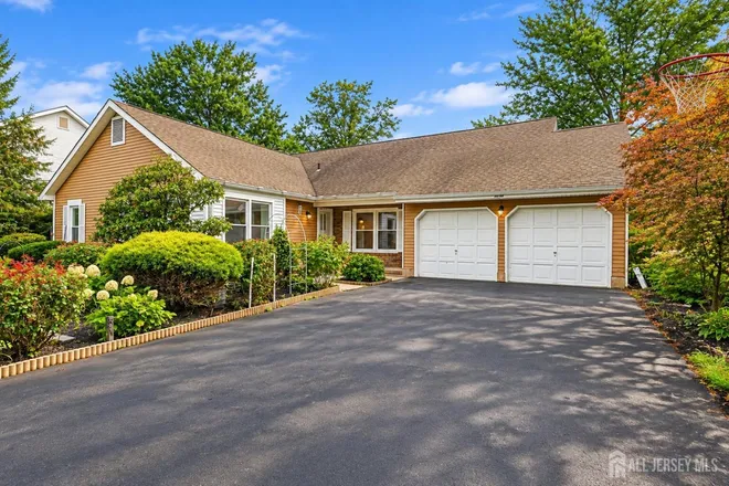 20 Franklin Drive, Gentry, NJ 08536