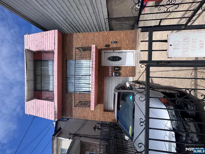 308 5th, Union City, NJ 07087