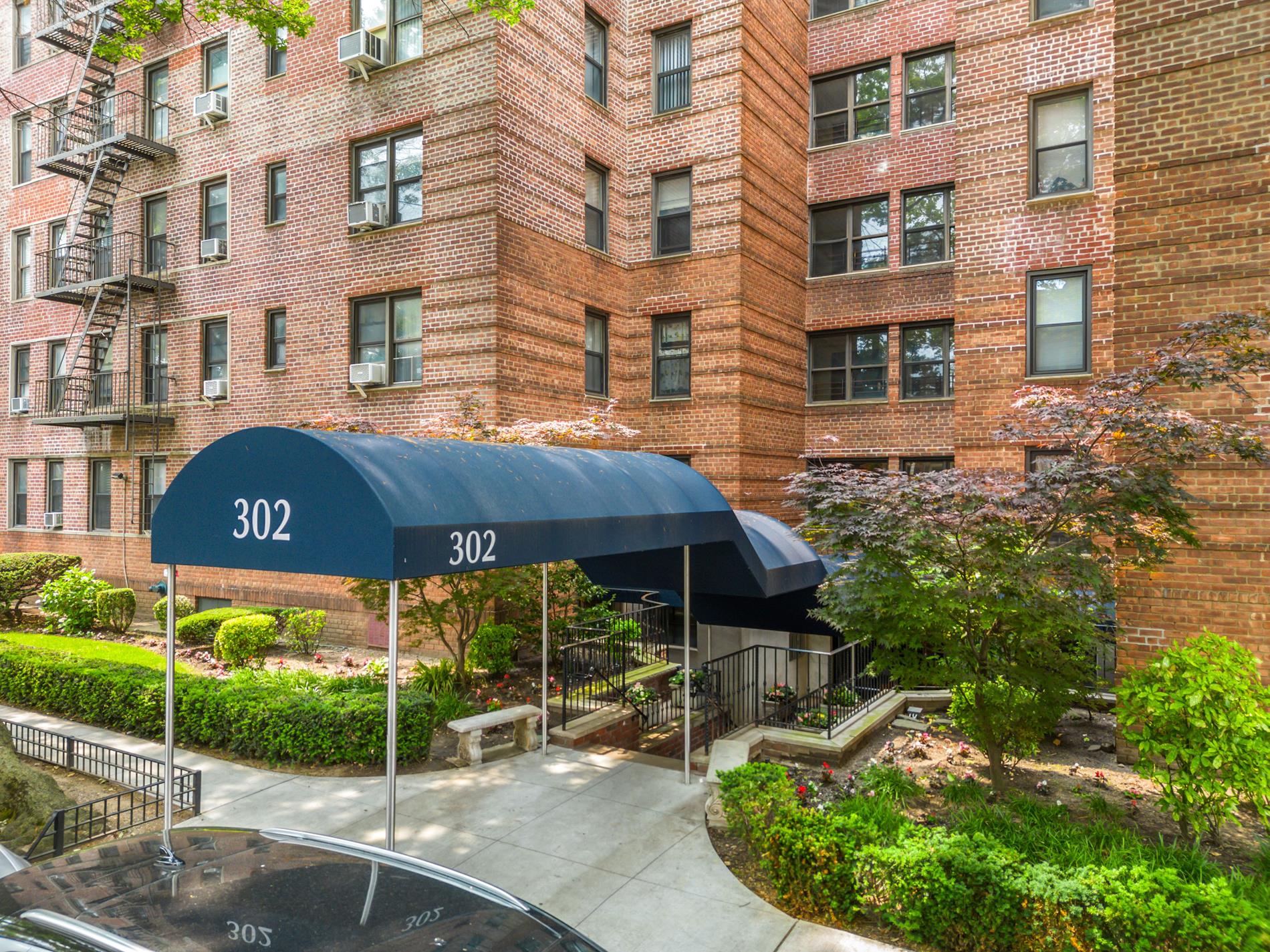 302 96th Street #4-G, Fort Hamilton, Brooklyn, NY 11209 - Property photo 3 of 17