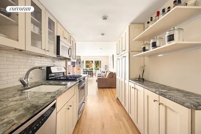 252 West 21st Street #GARDEN, New York, NY 10011