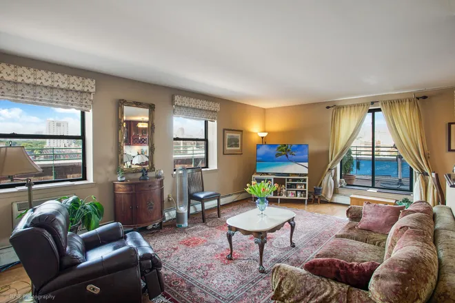 130 Lenox Avenue #907, New York, NY 10026