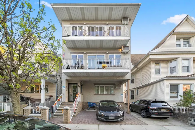 37 47th Street, Weehawken, NJ 07086