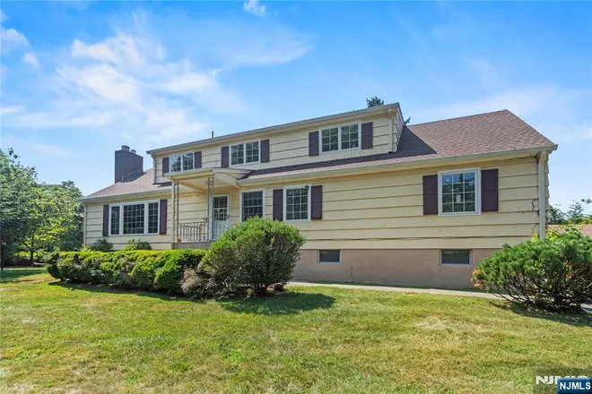 10 Allendale, Saddle River, NJ 07458