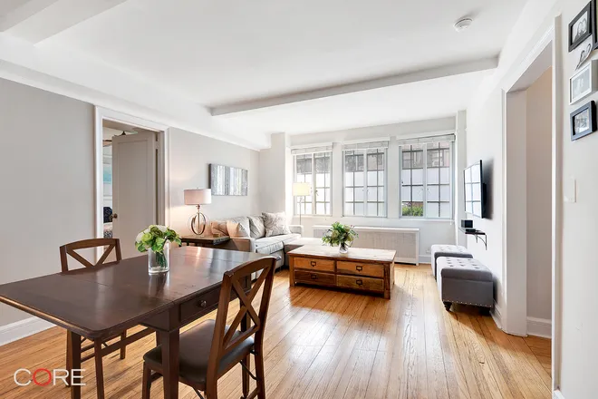 321 East 43rd Street #109, New York, NY 10017