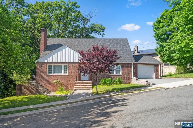 553 Ray, Ridgefield, NJ 07657