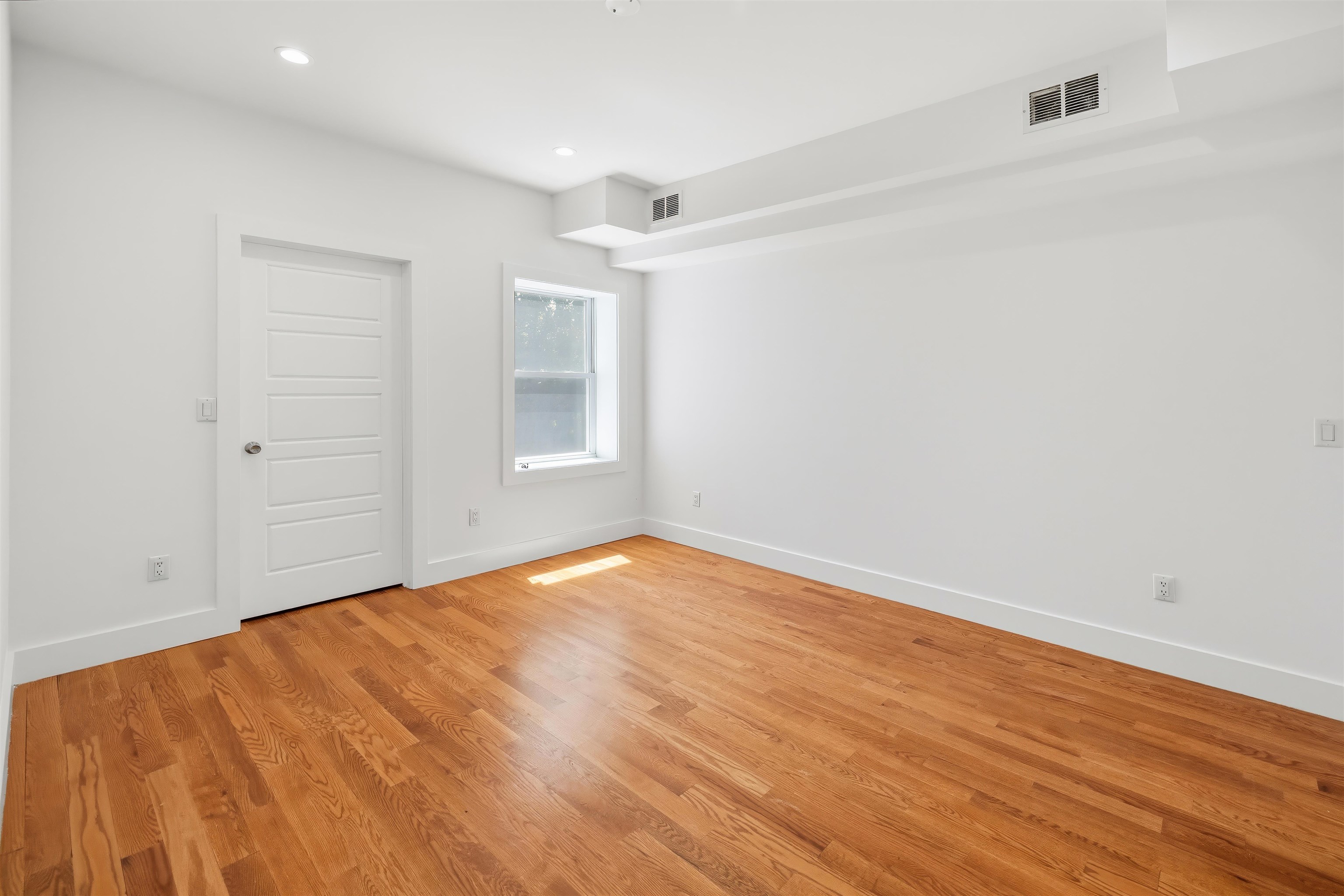 141 BEACH Street #1, Jersey City, JC Heights, NJ 07307 - Property photo 4 of 21