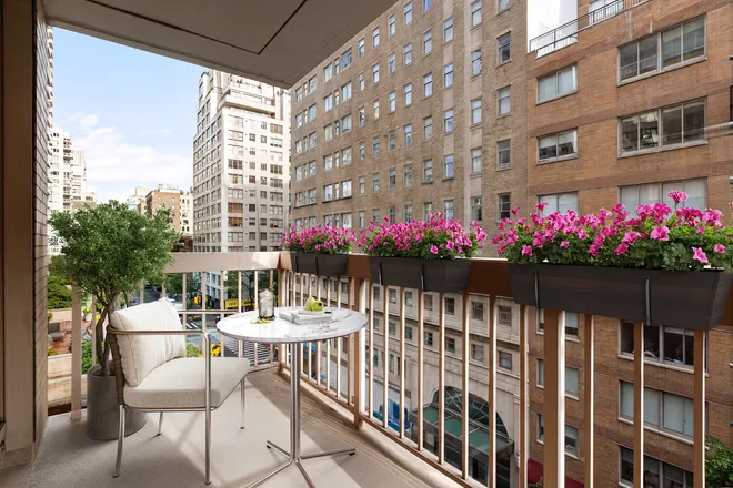 200 East 69th Street #6N, New York, NY 10021