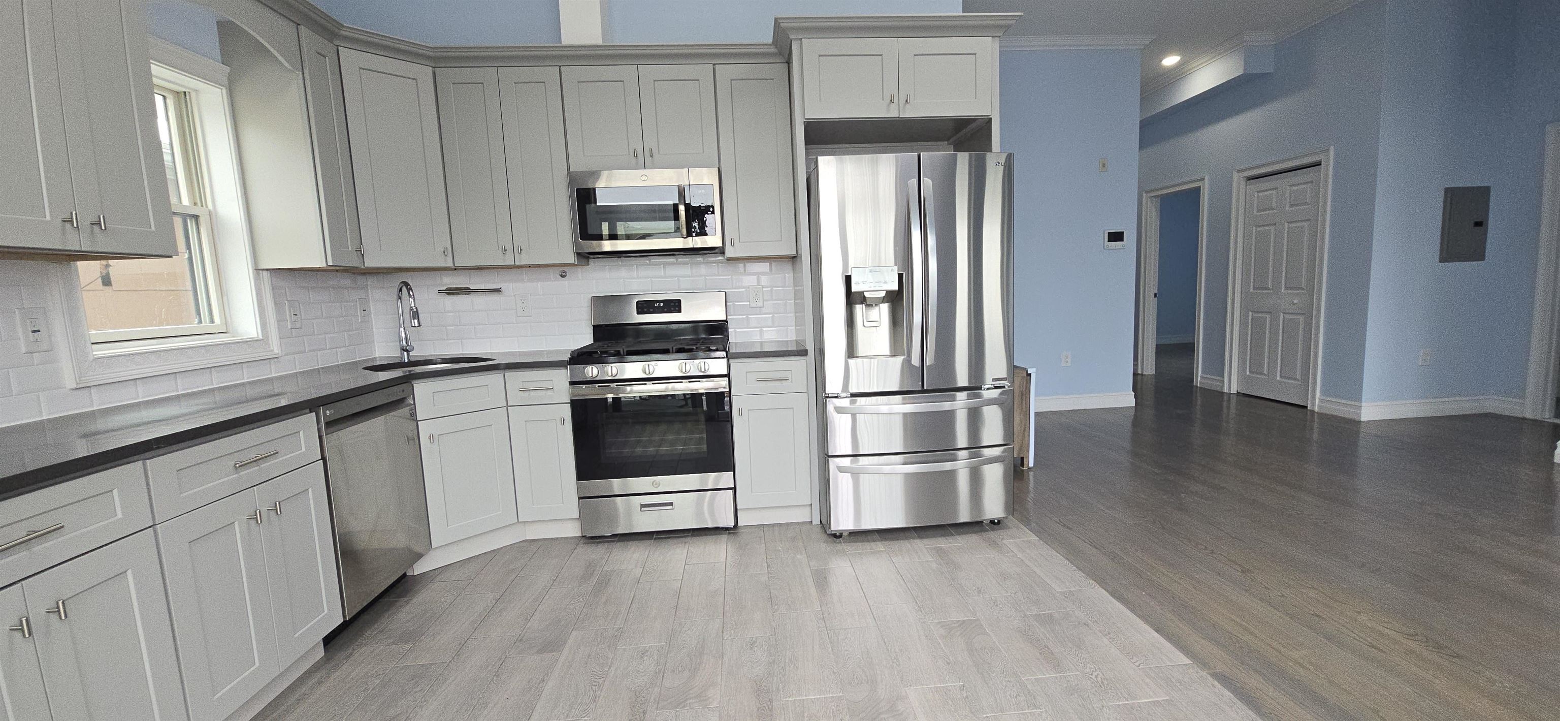37 SPRUCE Street, Jersey City, JC Heights, NJ 07306 - Property photo 5 of 25
