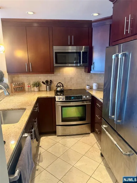 102 Nelson #O102, Edgewater, NJ 07020