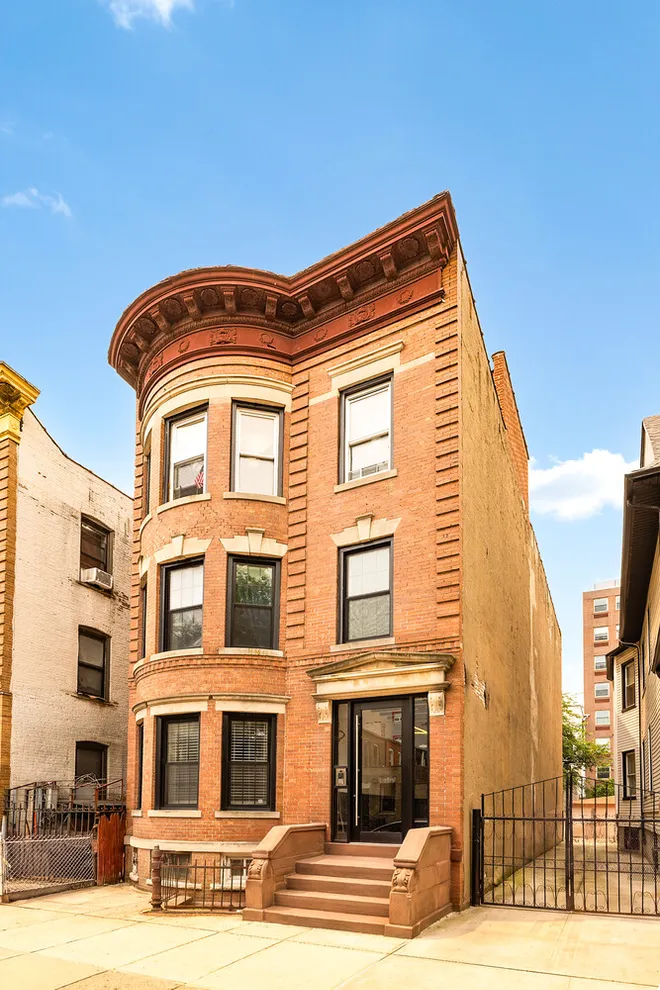 582 East 28th Street #3FAMILY, Brooklyn, NY 11210