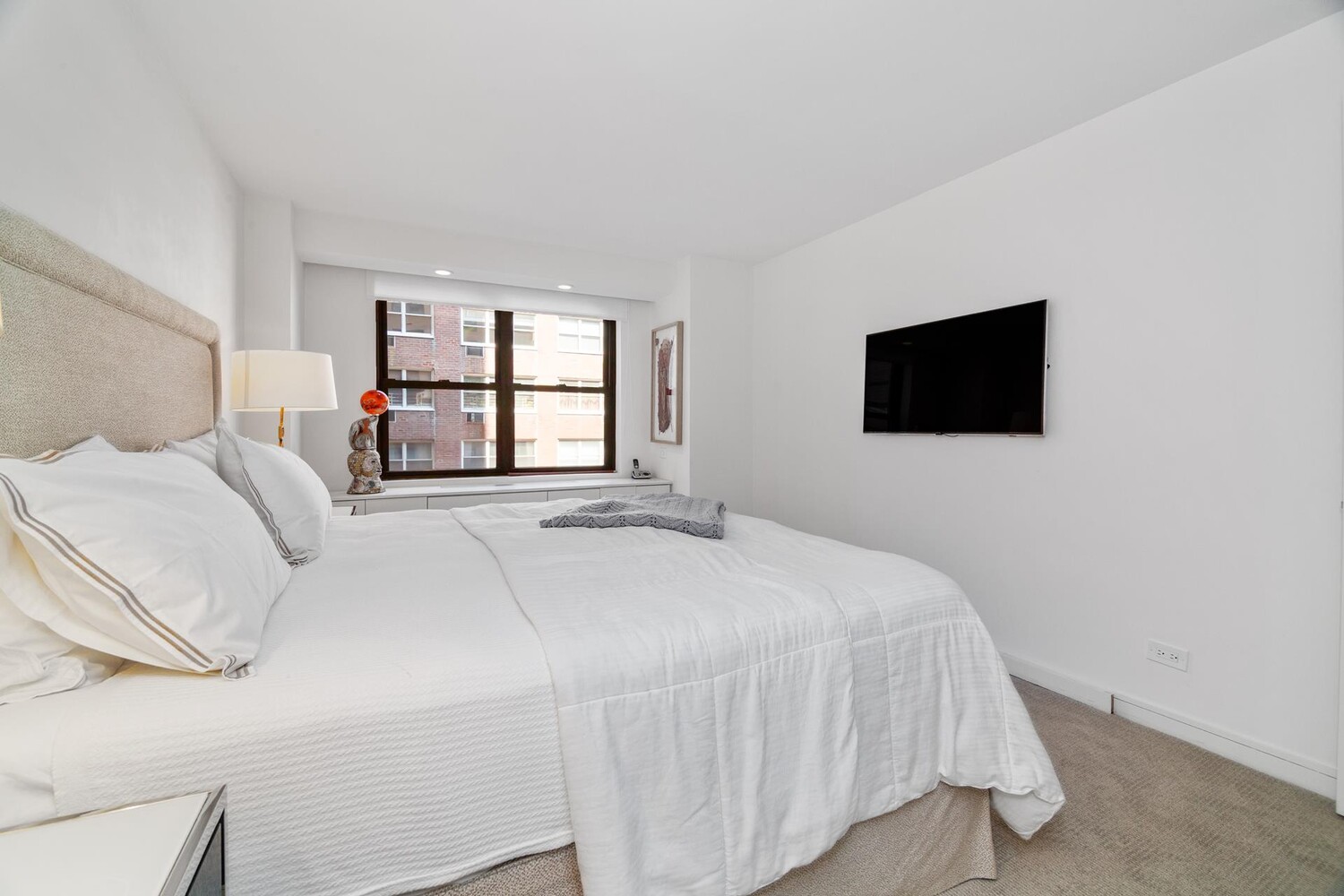 301 East 69th Street #4B, Lenox Hill, Manhattan, NY 10021 - Property photo 5 of 11