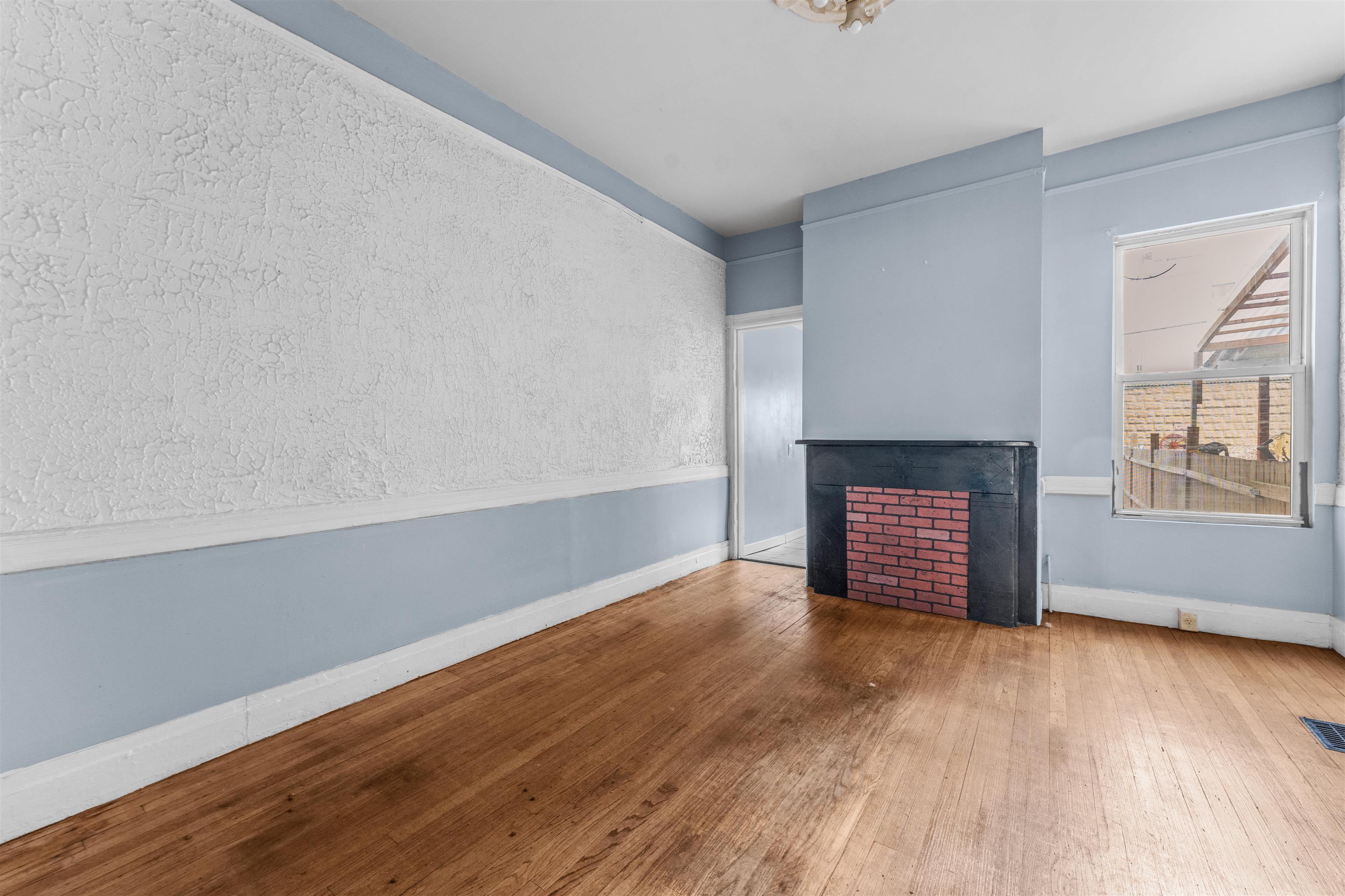 196 UNION Street, Jersey City, JC Bergen Lafayette, NJ 07304 - Property photo 2 of 13