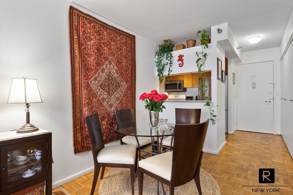 4-74 48th Avenue #8-F, Long Island City, Queens, NY 11109 - Property photo 4 of 11