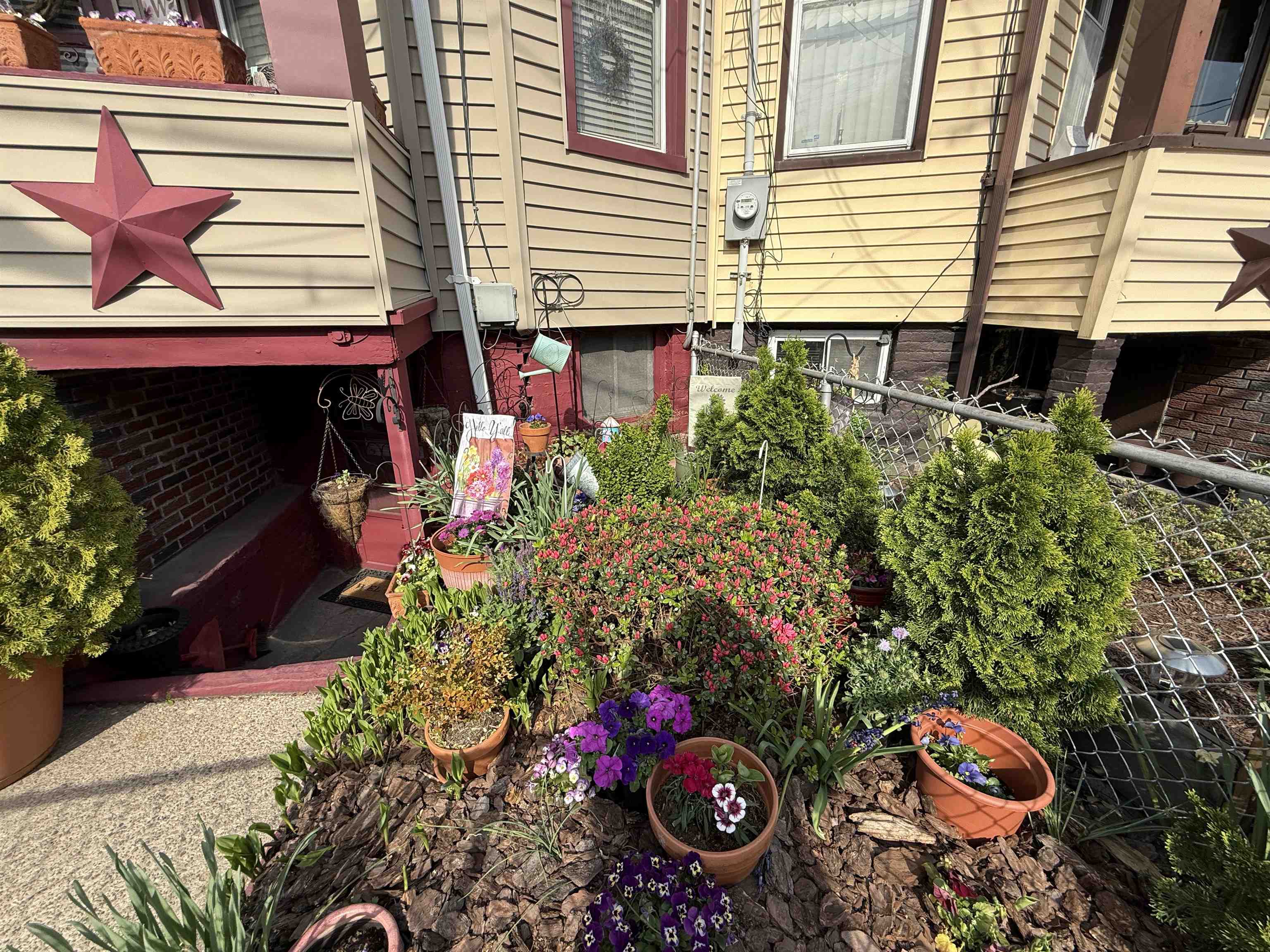 22 BARTHOLDI Avenue, Jersey City, JC Greenville, NJ 07305 - Property photo 4 of 30