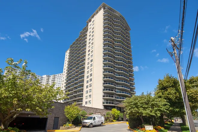 2077 CENTER Avenue, Fort Lee, NJ 07024