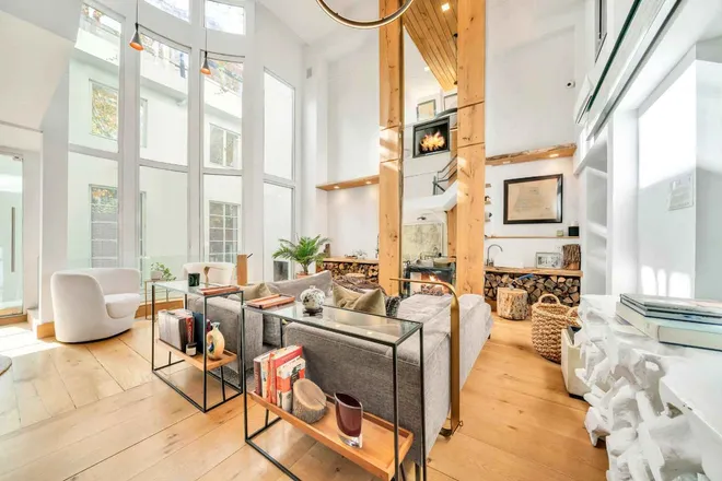 16 Minetta Lane, New York, NY 10012