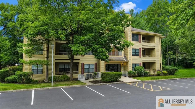 503 Chester Court, Heather Glen, NJ 08828