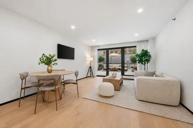 350 West 44th Street #205, New York, NY 10036