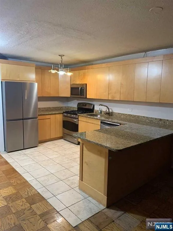 7004 Boulevard East #27B, Guttenberg, NJ 07093