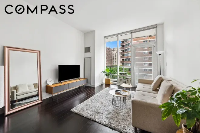 300 East 23rd Street #5B, New York, NY 10010