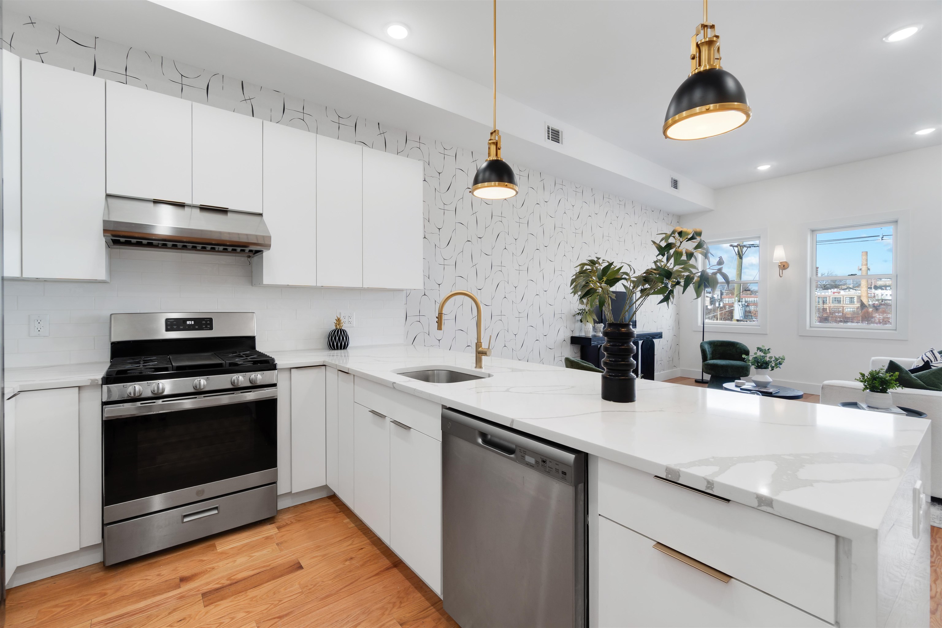 94 VAN HORNE Street, Jersey City, JC Bergen Lafayette, NJ 07304 - Property photo 5 of 34