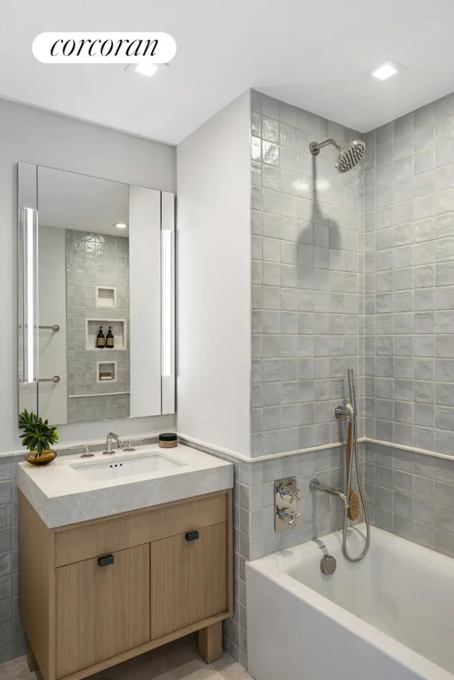 222 East BROADWAY #4C, New York, NY 10002