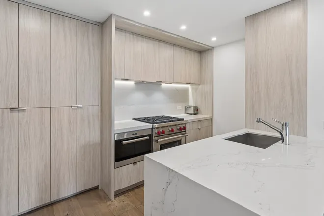 350 East 82nd Street #5V, New York, NY 10028