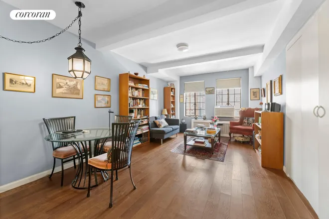 320 East 42nd Street #2207, New York, NY 10017