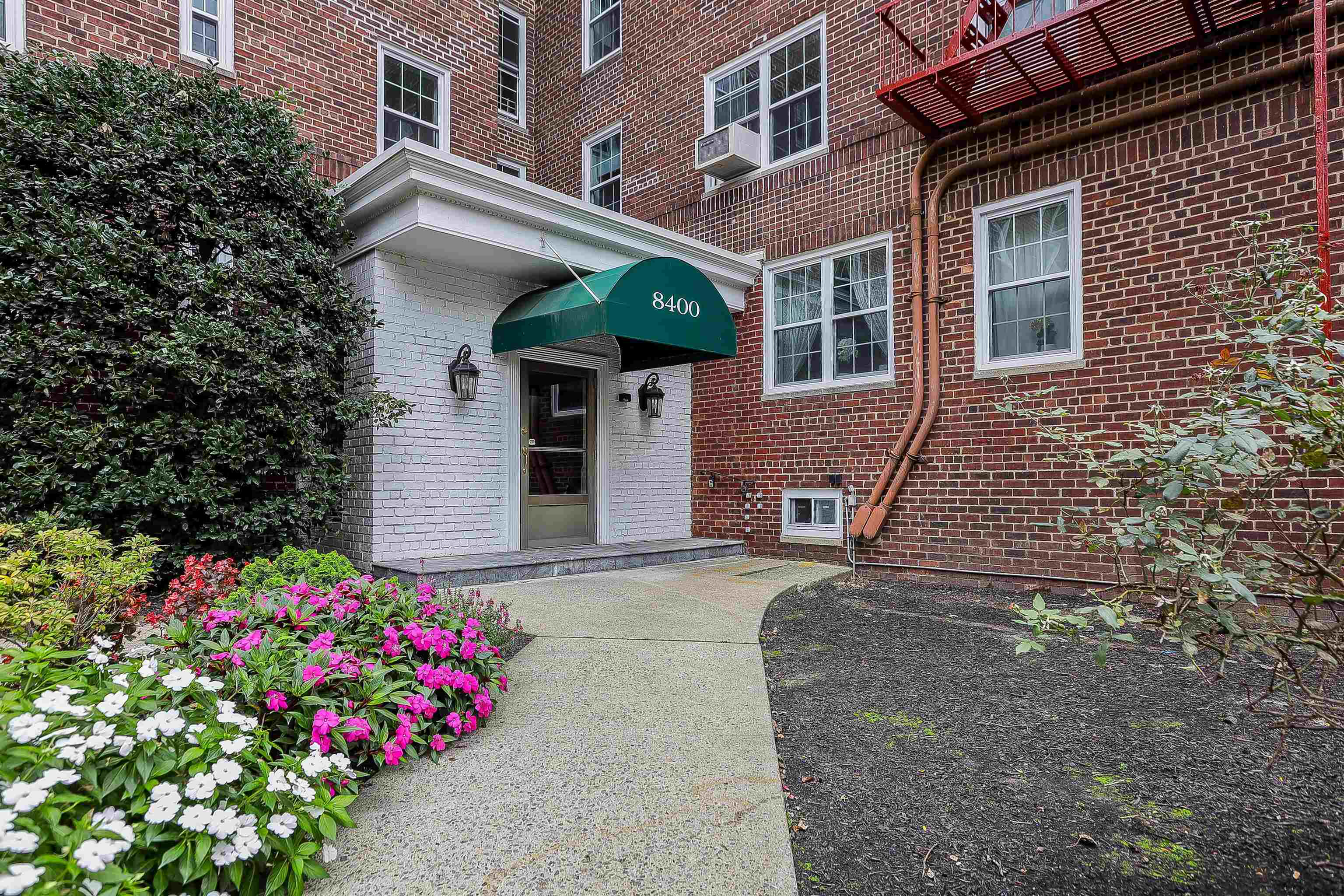 8400 Boulevard EAST, North Bergen Township, North Bergen, NJ 07047 - Property photo 4 of 36