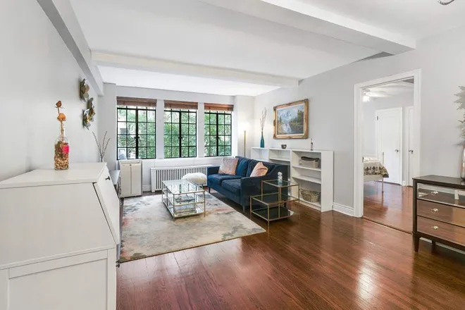 321 East 43rd Street #308, New York, NY 10017