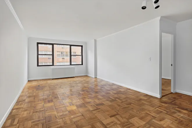 301 East 69th Street #3C, New York, NY 10021