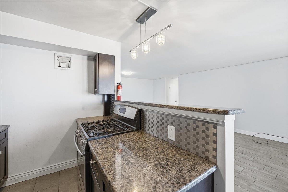 6040 BOULEVARD, West New York Town, West New York, NJ 07093 - Property photo 5 of 22